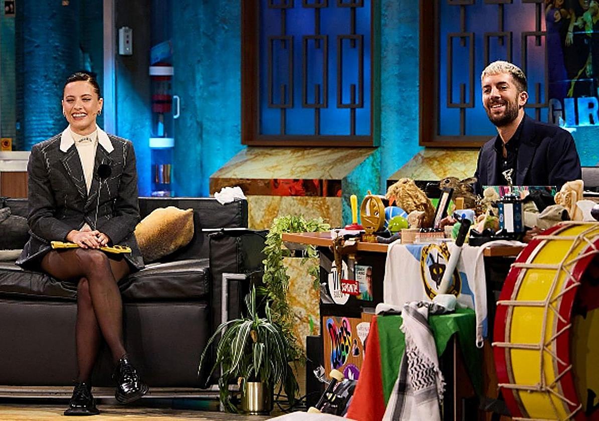 Michelle Jenner con David Broncano en 'La Revuelta'.