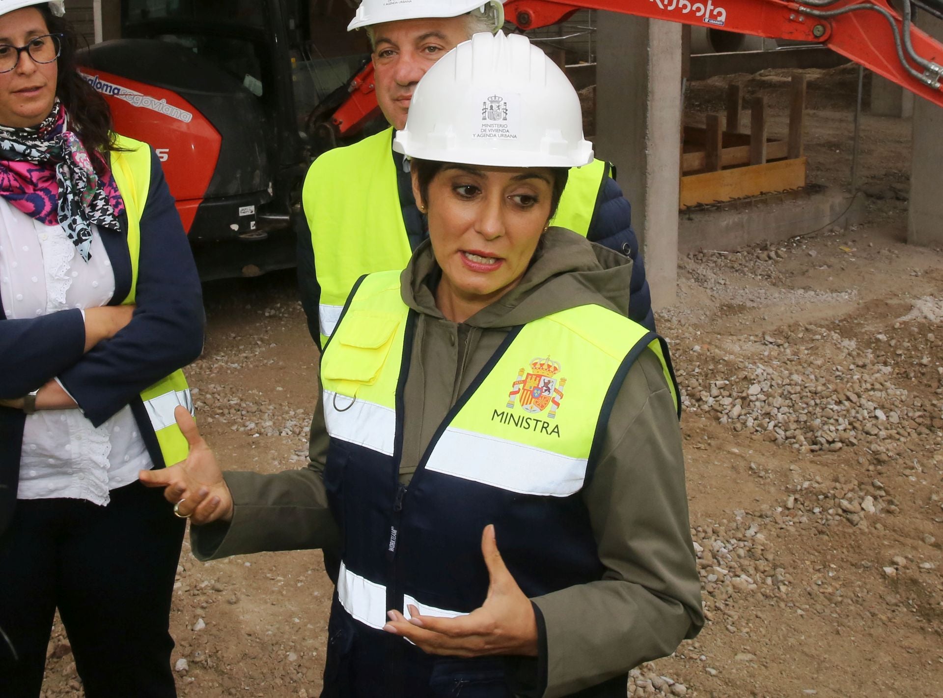 Fotos de la visita de la ministra a las obras de las viviendas colaborativas