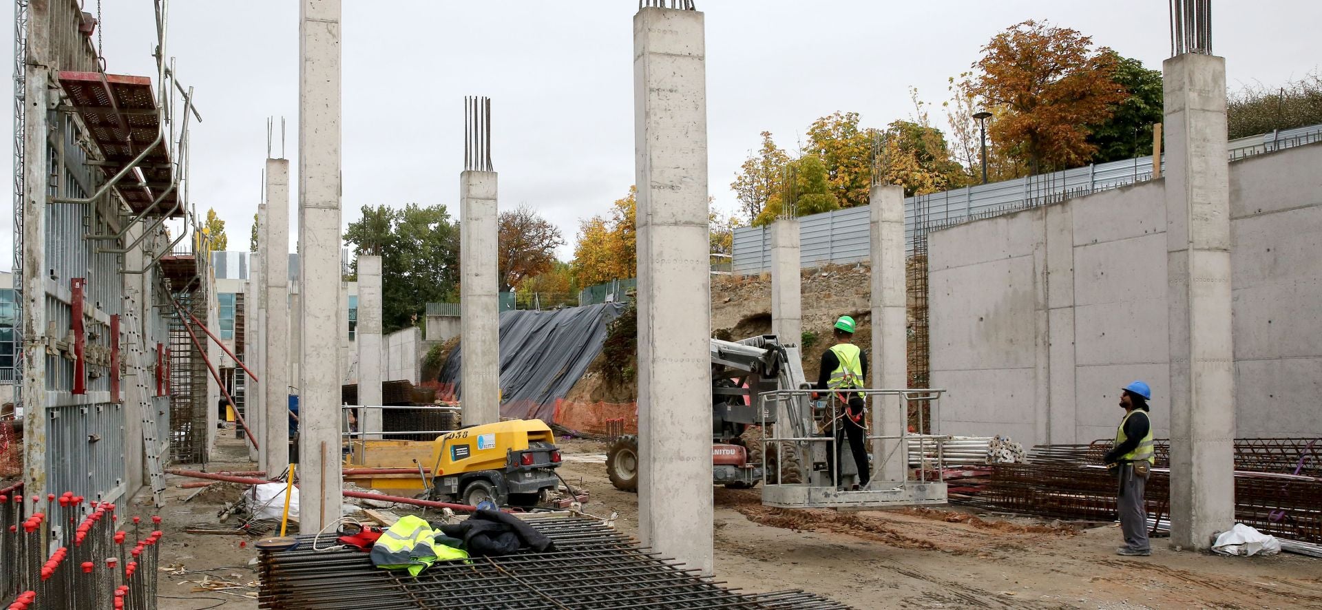 Fotos de la visita de la ministra a las obras de las viviendas colaborativas