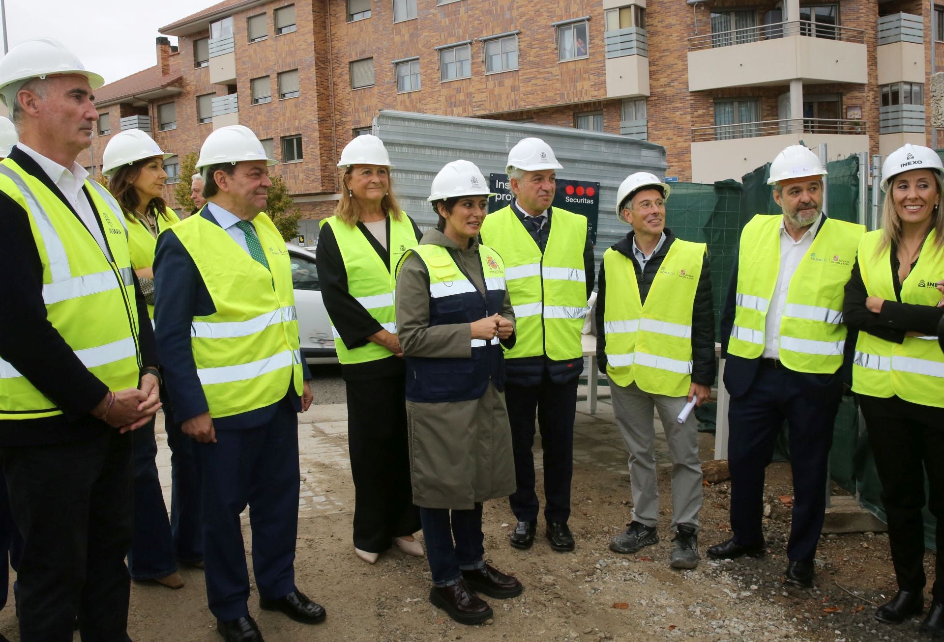 Fotos de la visita de la ministra a las obras de las viviendas colaborativas
