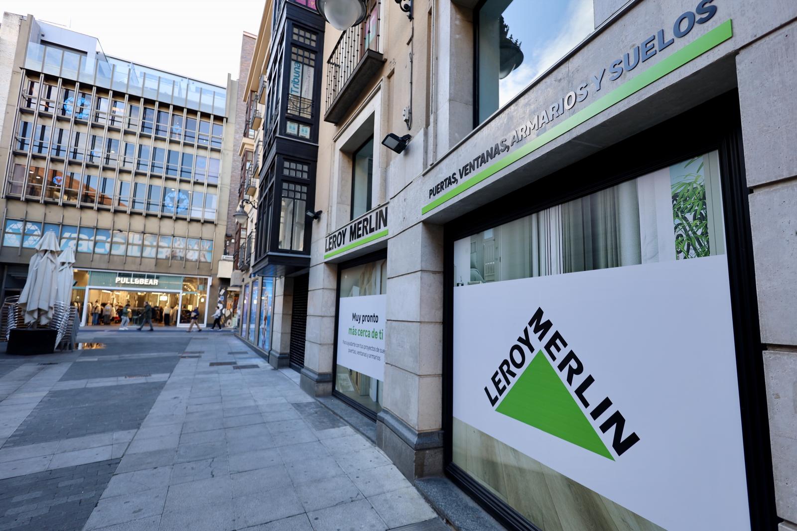 Obras de la nueva tienda de Leroy Merlin en el Atrio de Santiago.