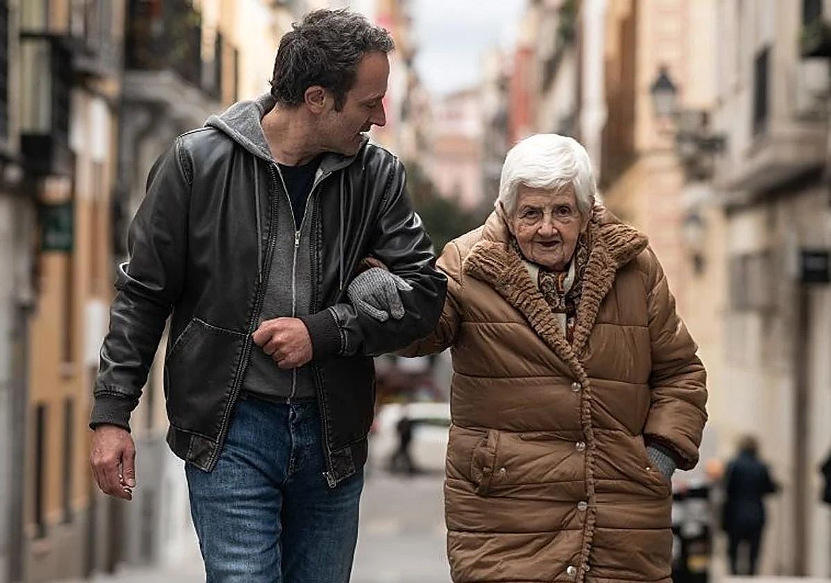 Daniel Guzmán dirige y protagoniza 'La deuda', junto a Rosario García.