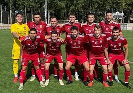 Los jugadores del Turégano posan antes de un partido.