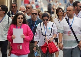 Un grupo de personas participa en una visita guiada en Segovia el pasado mes de septiembre.