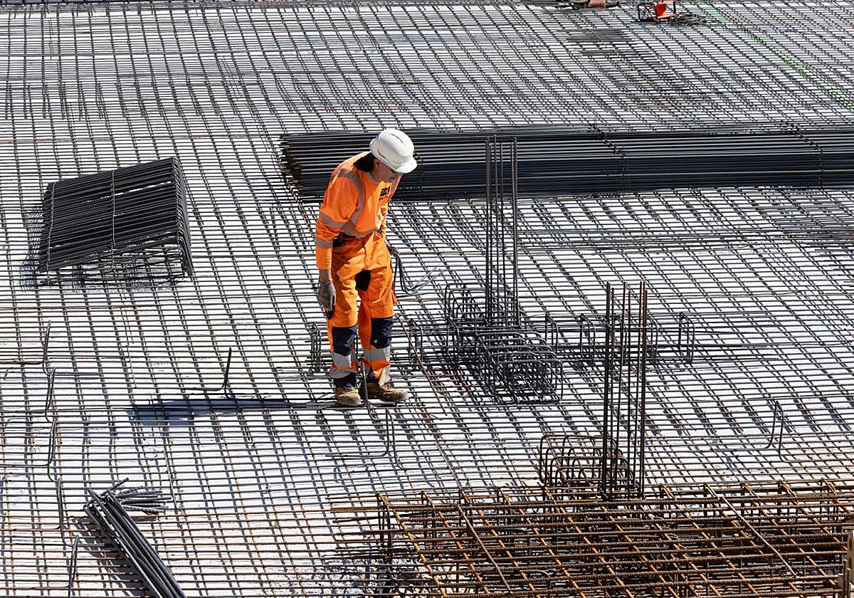 Un operario en una obra de Valladolid, en una imagen de archivo.