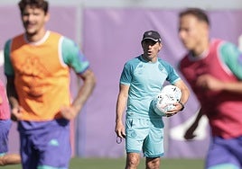 Guillermo Almada, durante un entrenamiento del Real Valladolid.