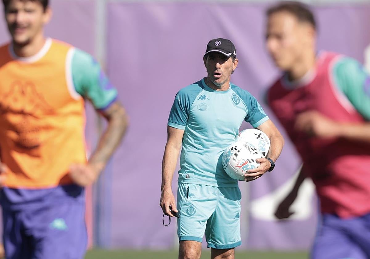 Guillermo Almada, durante un entrenamiento del Real Valladolid.
