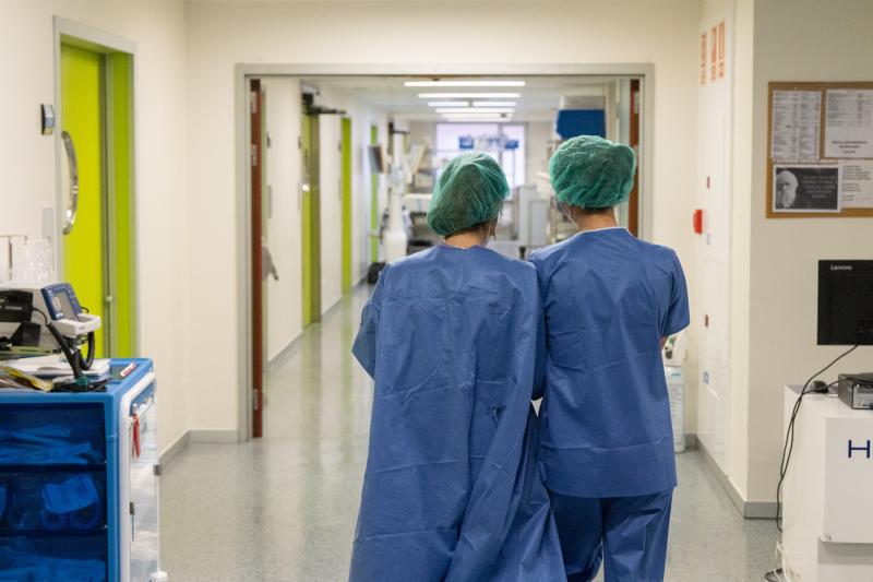 Dos enfermeras del Hospital Universitario Río Hortega.