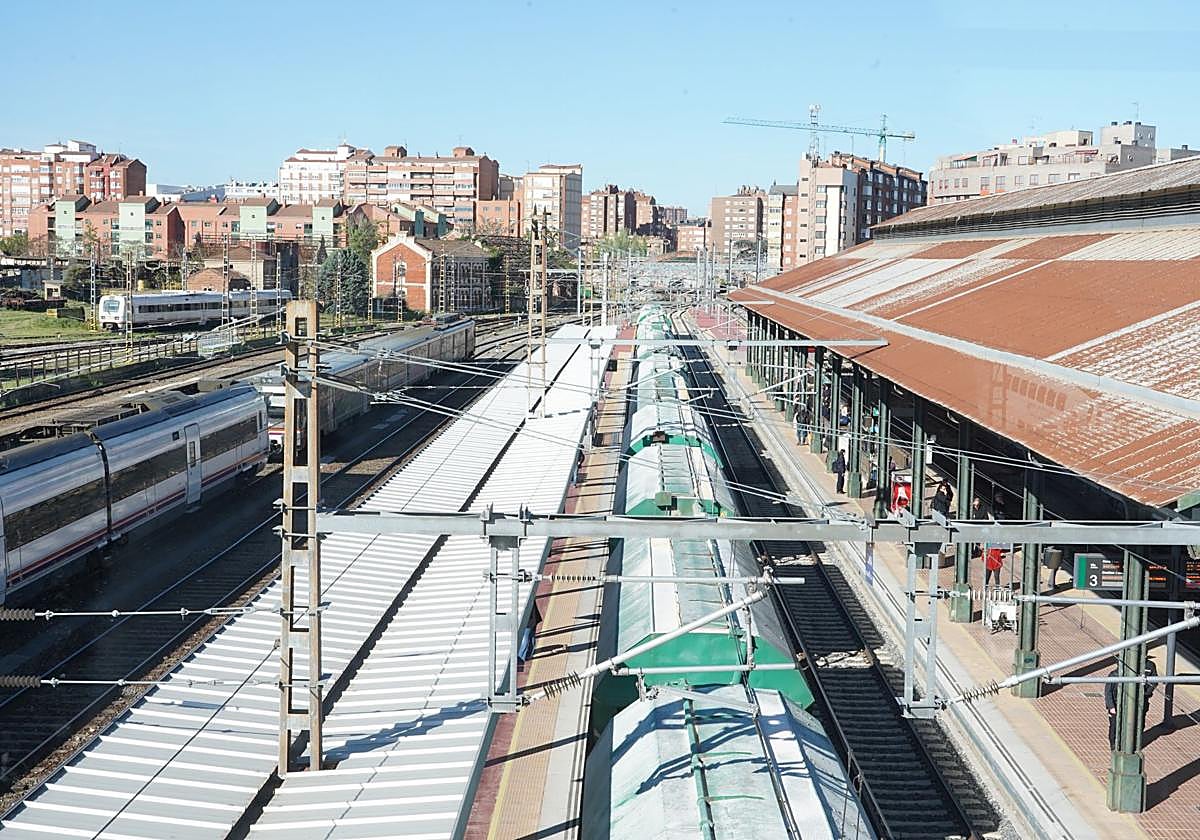 Vías en la estación de trenes Campo Grande de Valladolid en una imagen de archivo.
