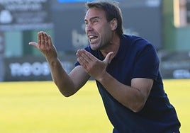 El entrenador de la Segoviana, durante un partido.