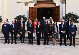 Foto de familia este viernes antes del Consejo Interterritorial del Sistema Nacional de Salud, con la ministra de Sanidad, Mónica García, al frente.