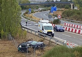 El vehículo accidentado en el lugar de los hechos.