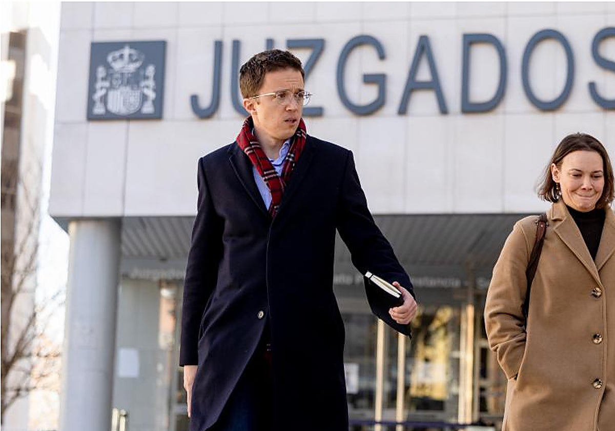 Errejón sale de los juzgados de Plaza de Castilla, en Madrid, tras declarar como presunto autor de una agresión sexual a la actriz Elisa Mouilaá.