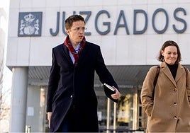 Errejón sale de los juzgados de Plaza de Castilla, en Madrid, tras declarar como presunto autor de una agresión sexual a la actriz Elisa Mouilaá.