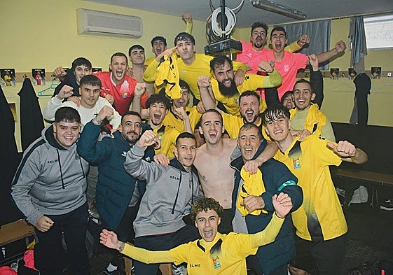 Euforia en el vestuario del Mojados al término del encuentro.
