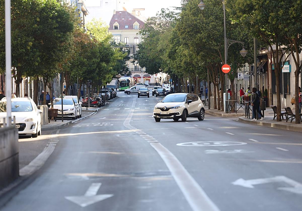 Imagen de archivo de la calle Miguel Íscar de Valladolid, donde se ha producido el accidente.