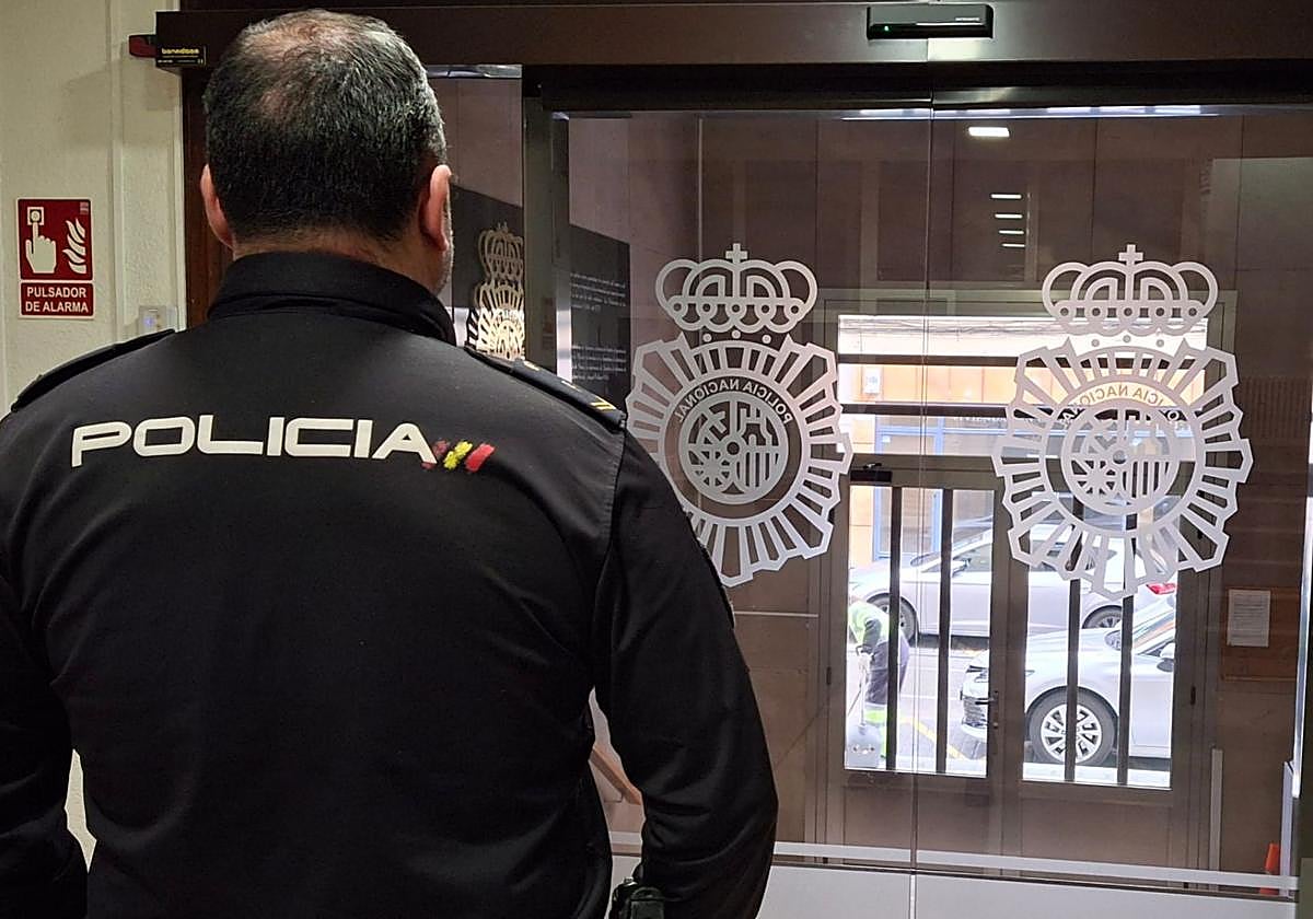 Imagen de archivo de un agente de la Policía Nacional.