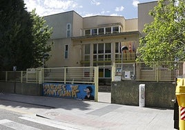Entrada al colegio Marqués de Santillana.