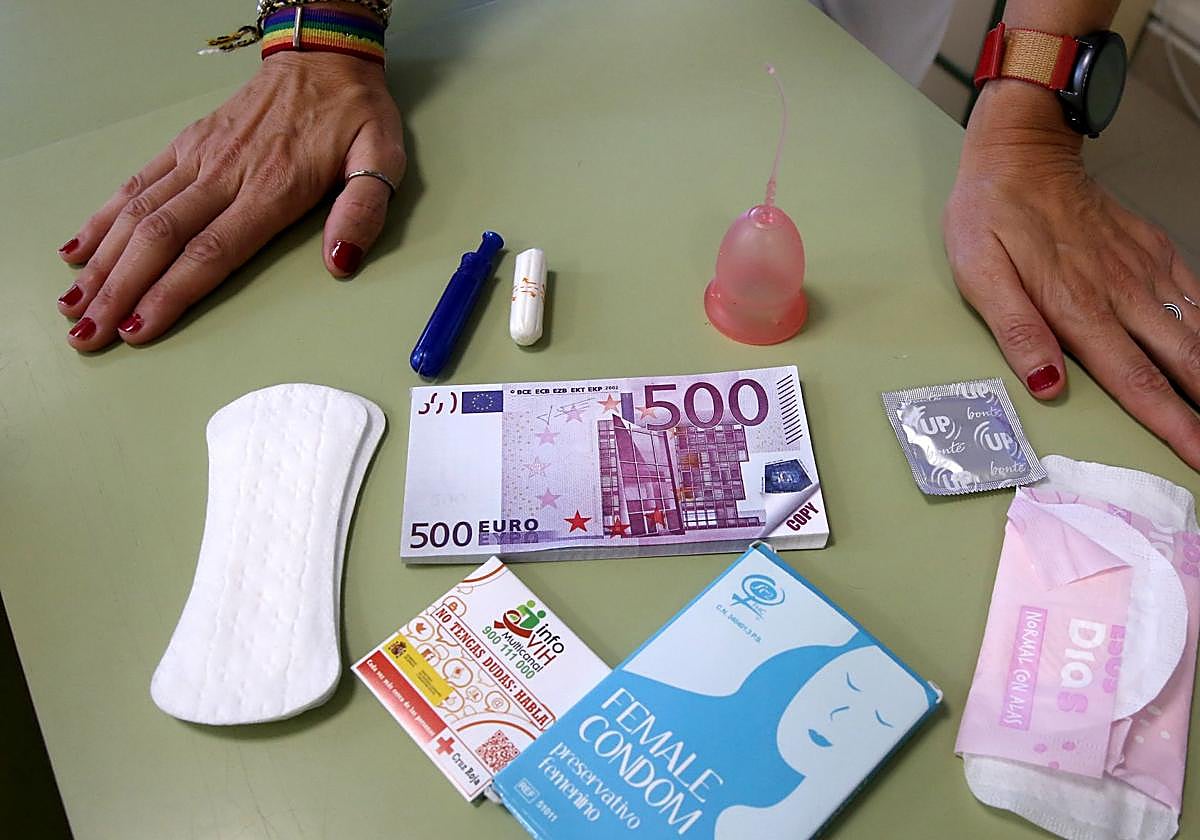 Muestrario de algunos métodos anticonceptivos que se pueden adquirir.