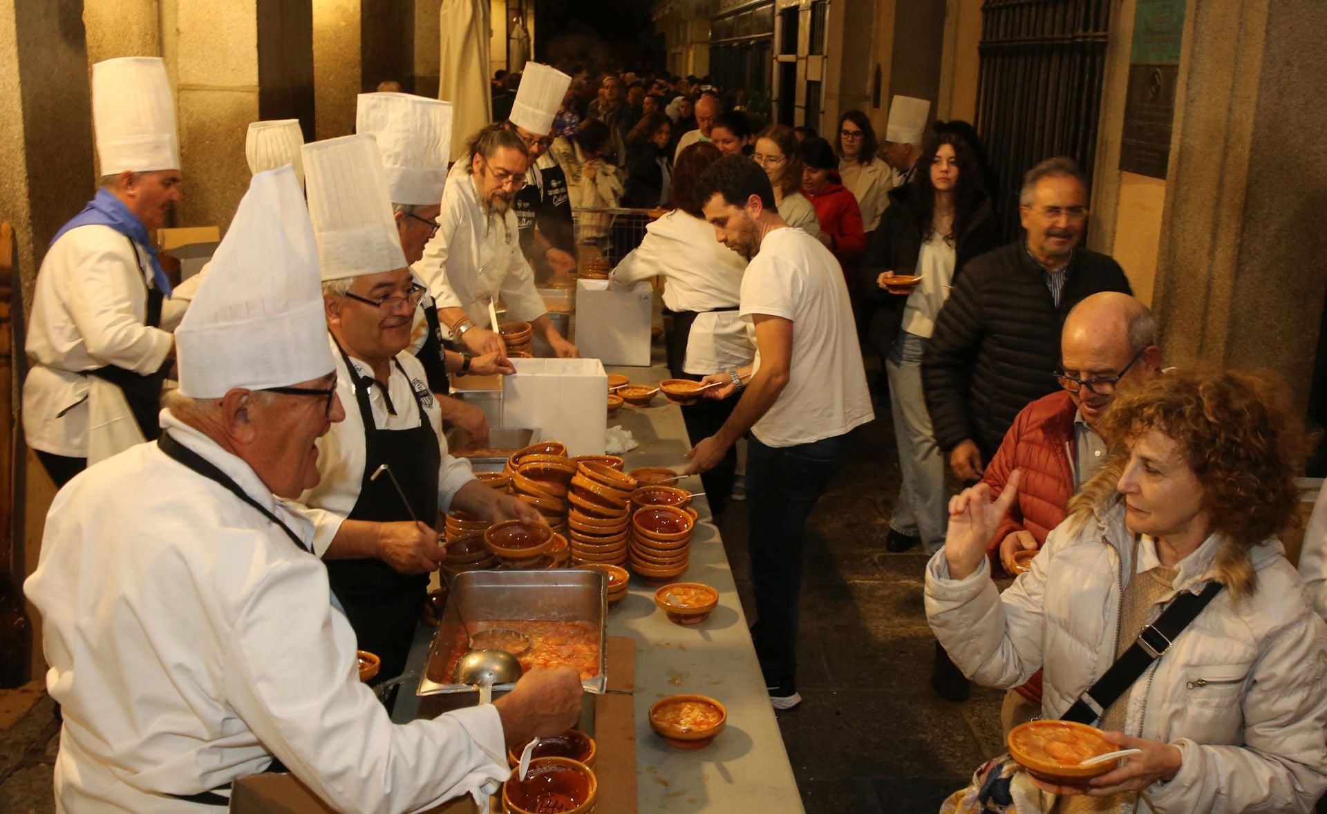 El prodigioso Paso de la Hoja y las sopas del santo, en imágenes