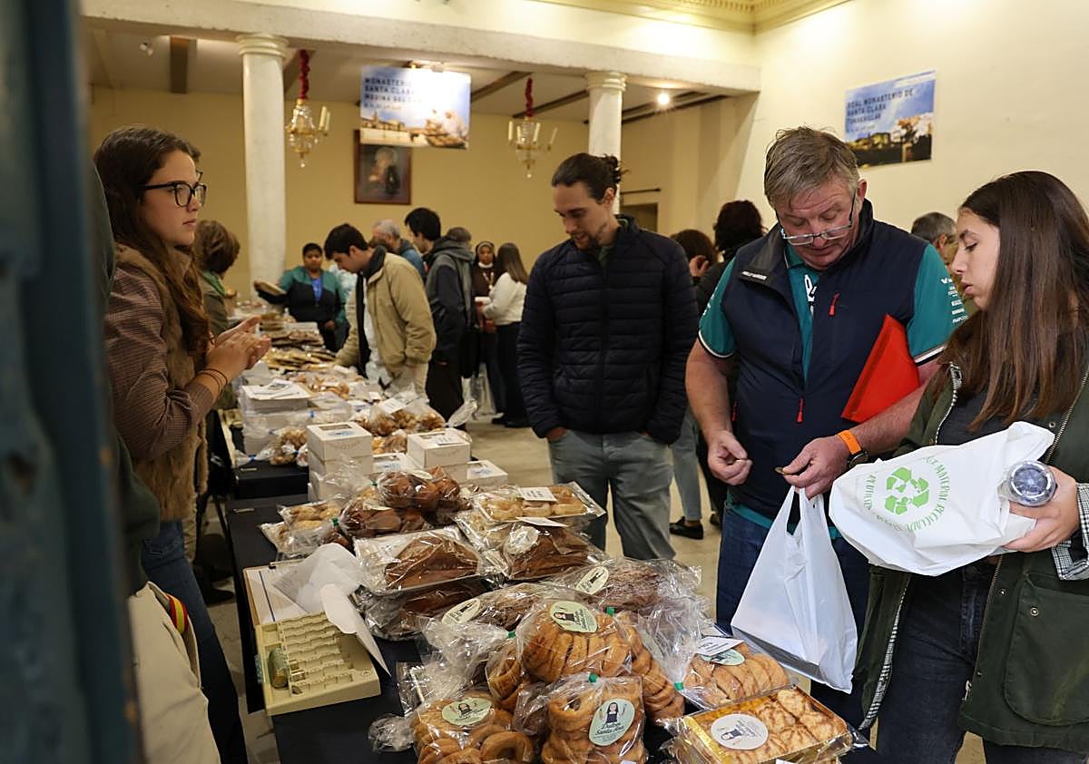 Imagen secundaria 1 - Los obradores de los conventos endulzan el fin de semana amadrinados por la Virgen de las Angustias