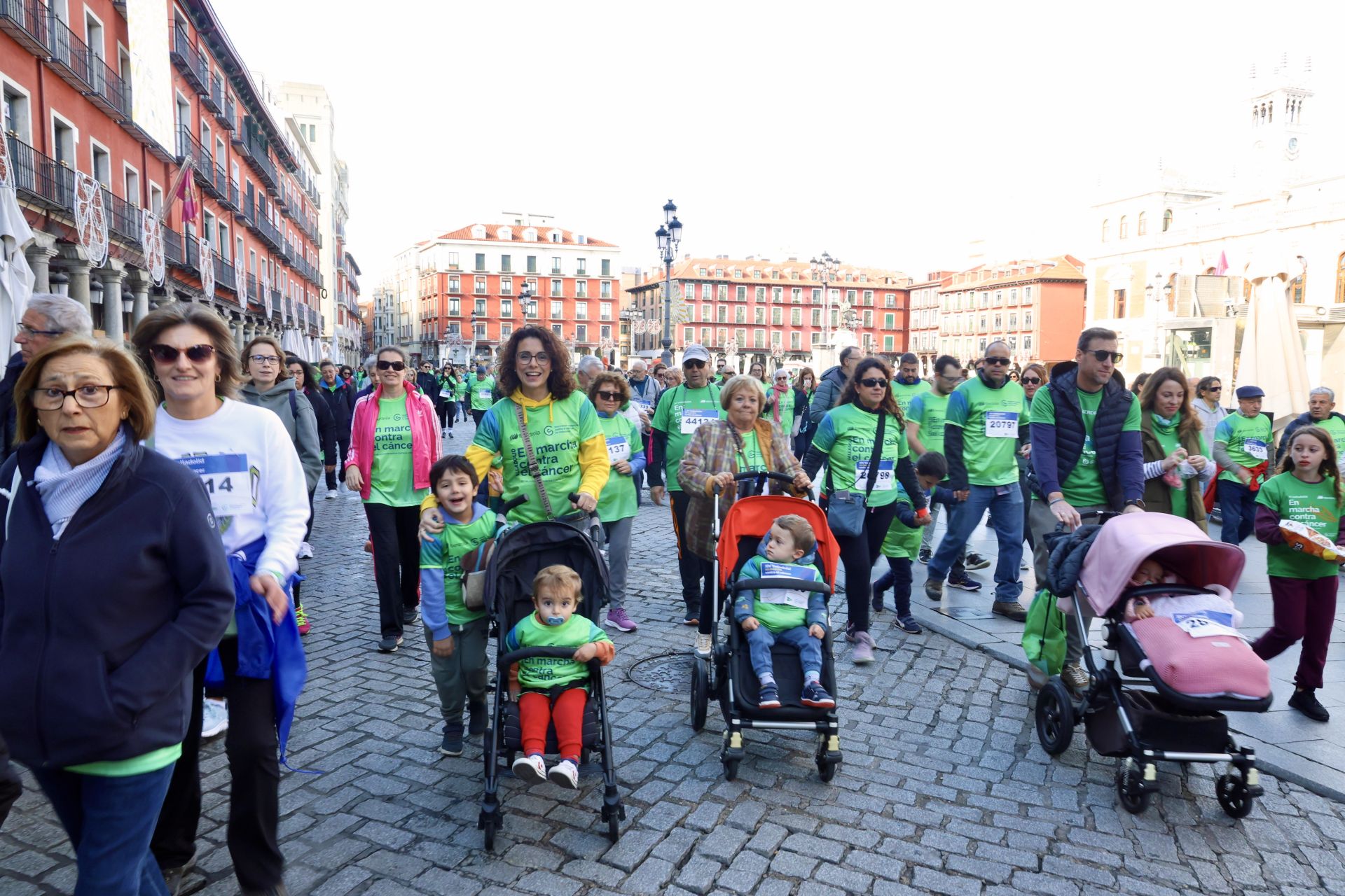 Las imágenes de la Marcha contra el Cáncer 2025