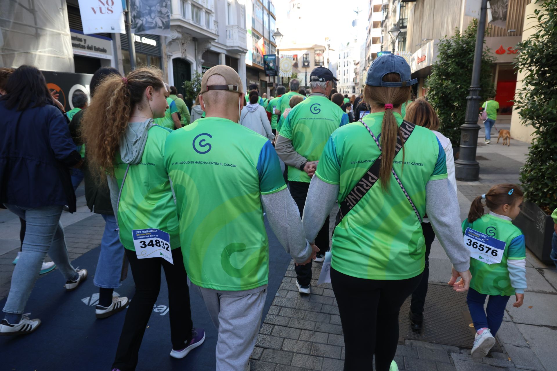 Las imágenes de la Marcha contra el Cáncer 2025