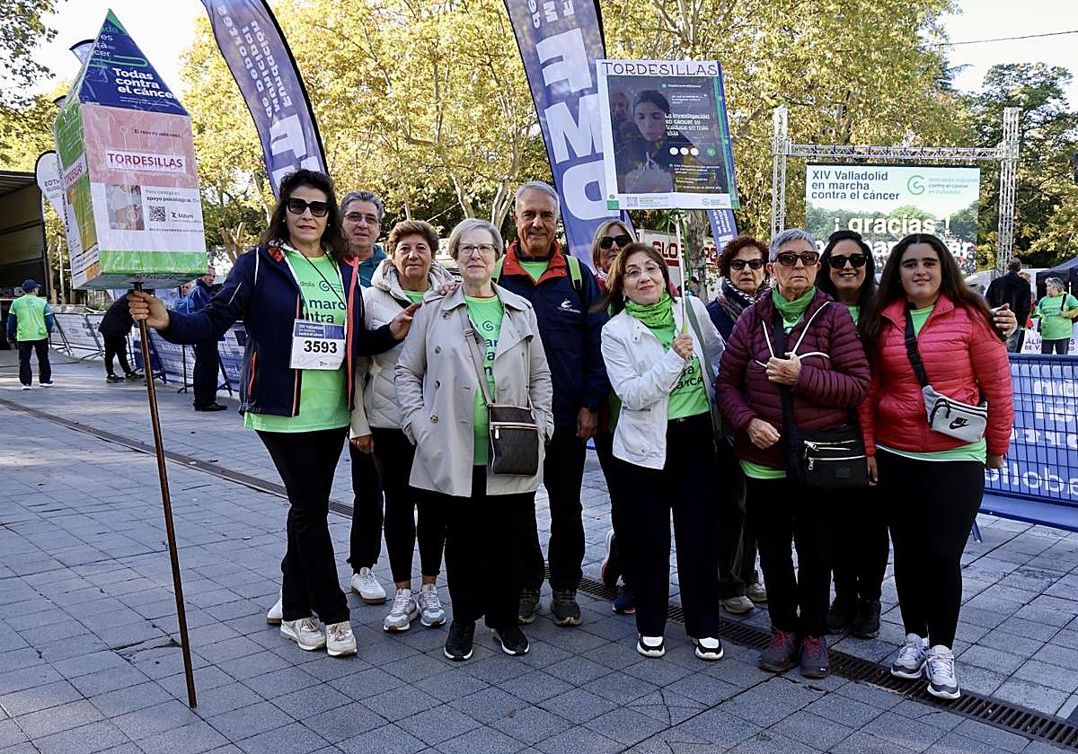 Un nutrido grupo, encabezado por Herminia Merillas (quinta por la derecha) llegó desde Tordesillas.