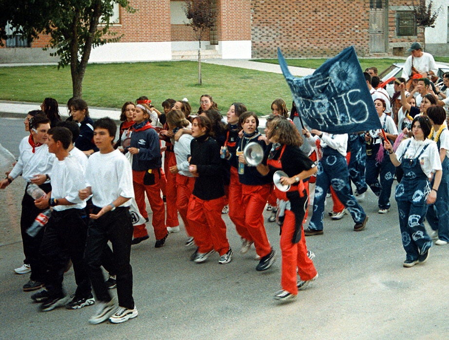 Peñas en las fiestas patronales de Carpio. 28 de agosto de 2002.