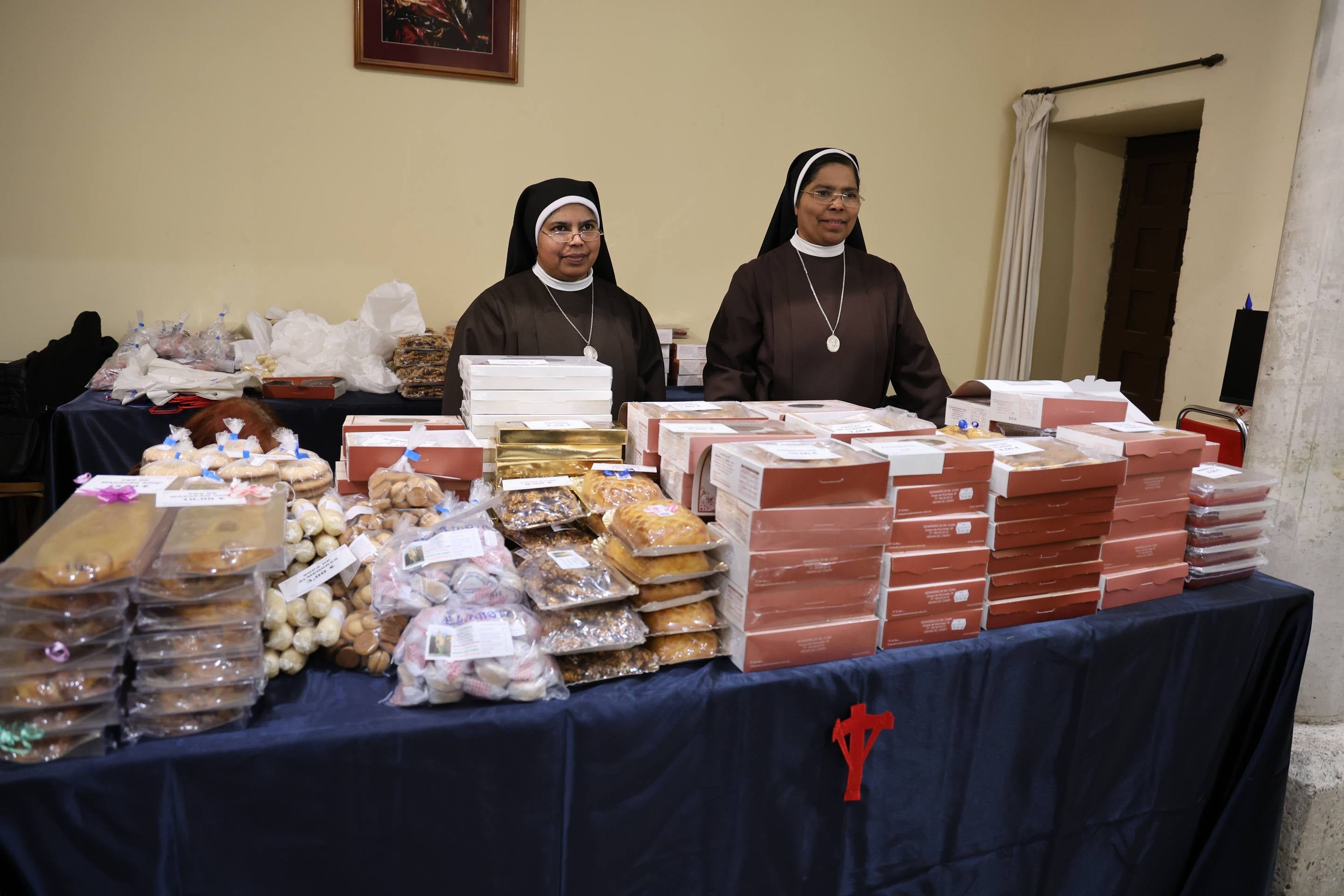 La venta de dulces de las monjas en Las Angustias, en imágenes