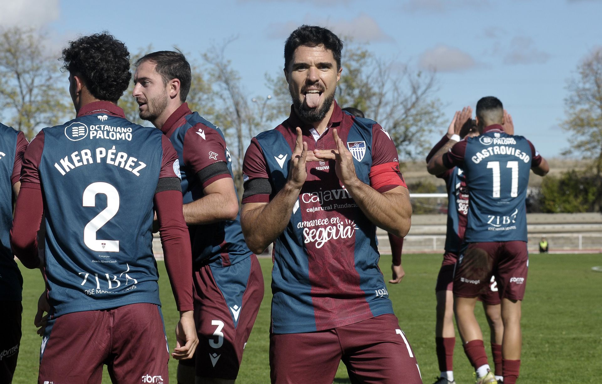 Rubén celebra el 0-1 para la Segoviana.