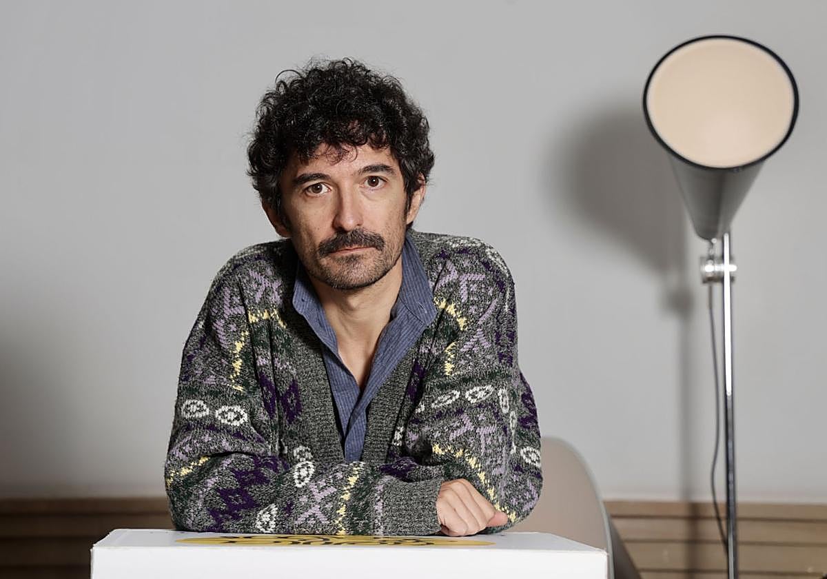 Gabriel Azorín presenta en la 70 Seminci 'Anoche conquisté Tebas'.