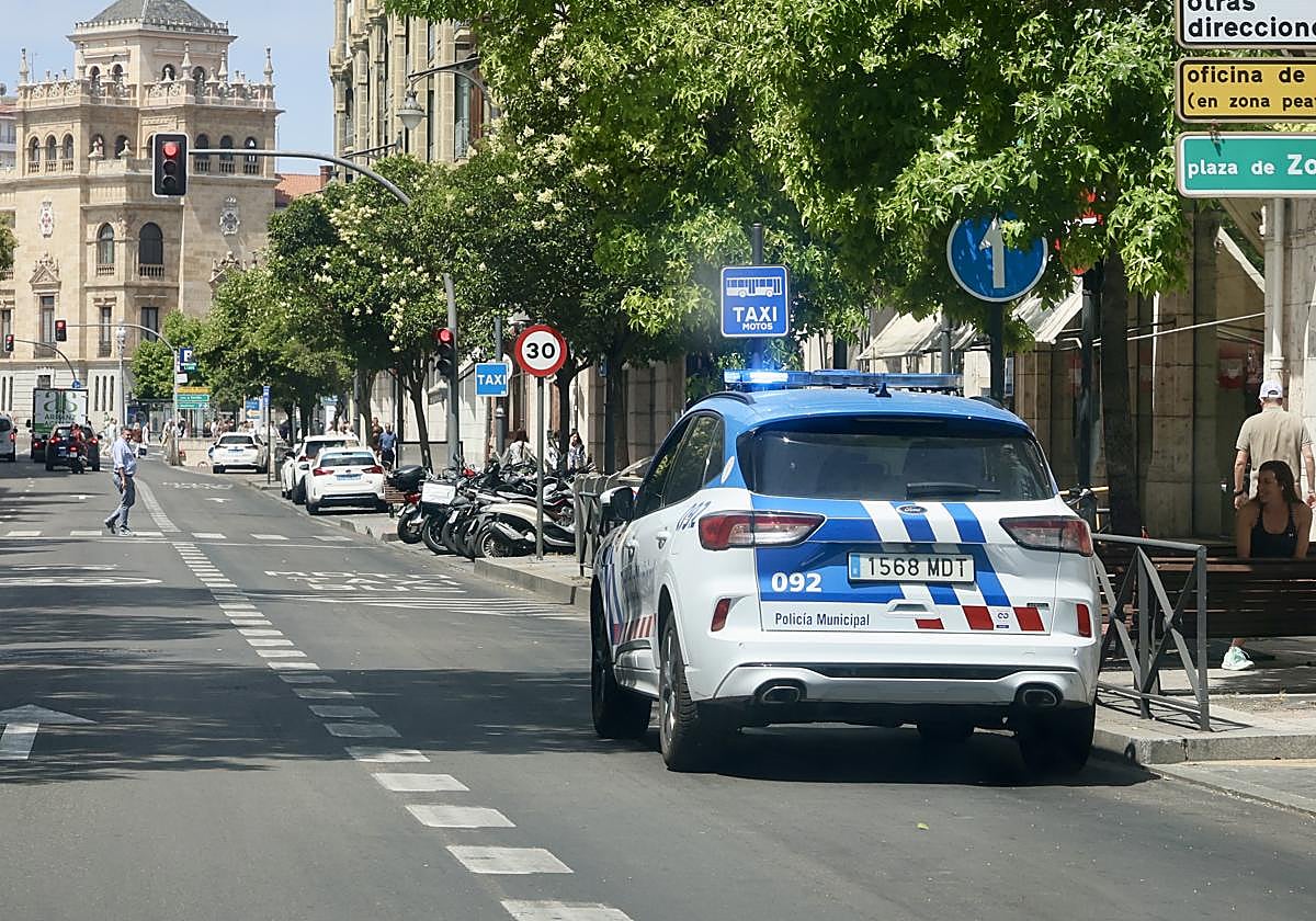Imagen de archivo de un vehículo policial en el centro de Valladolid.