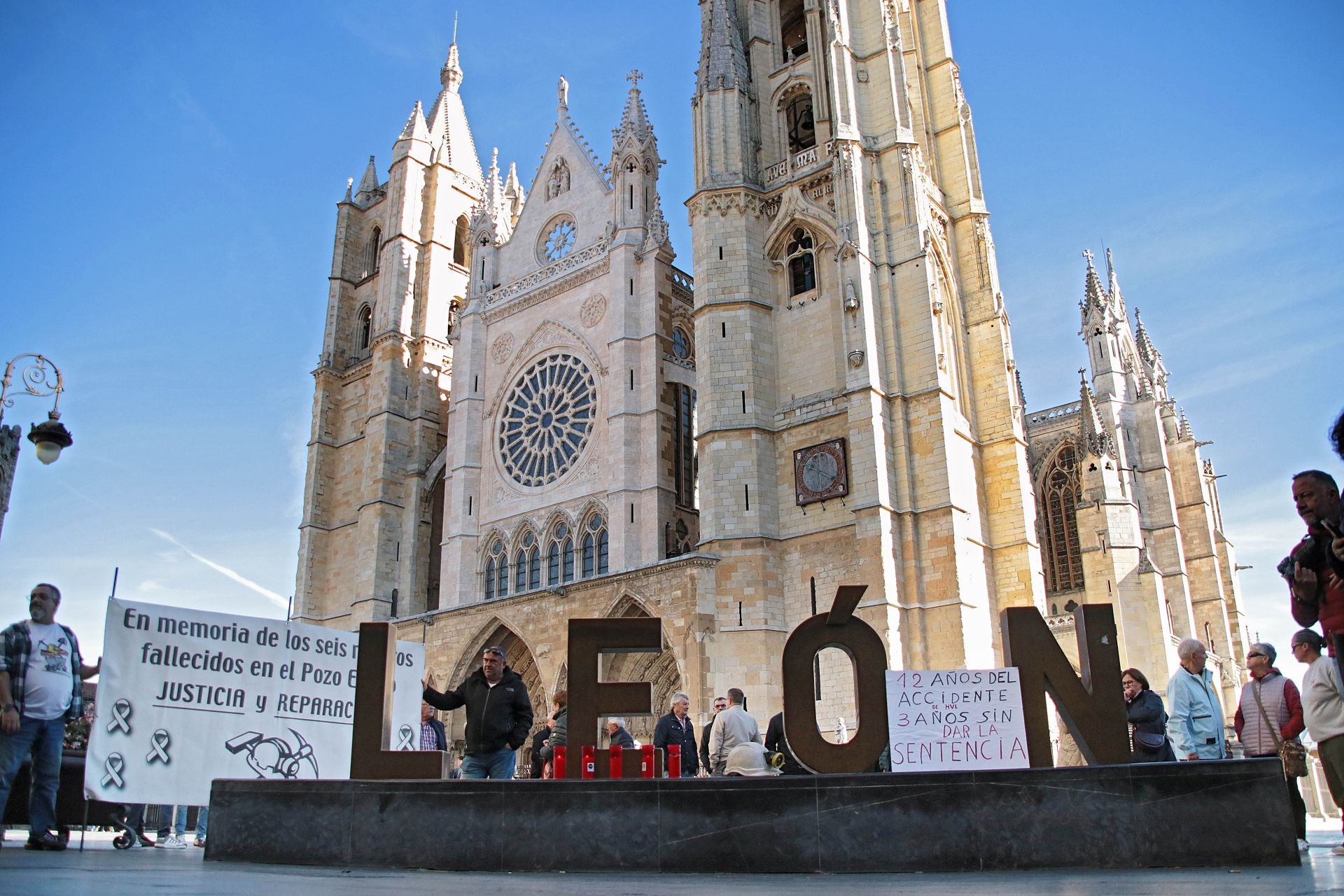 Las imágenes del aniversario de la muerte de seis mineros de la Hullera Vasco Leonesa