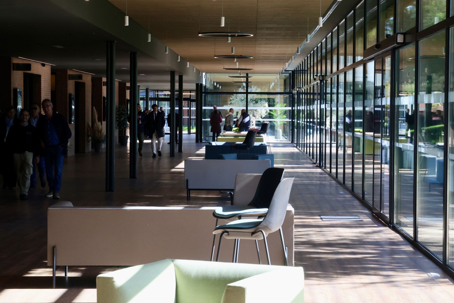 En imágenes la ampliación y reforma del tanatorio de las Contiendas