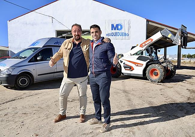 Oscar Bahillo de Maquiduero y David Maroto de Q-Service, que acudieron junto con Samuel Valencia a echar una mano a los municipios afectados