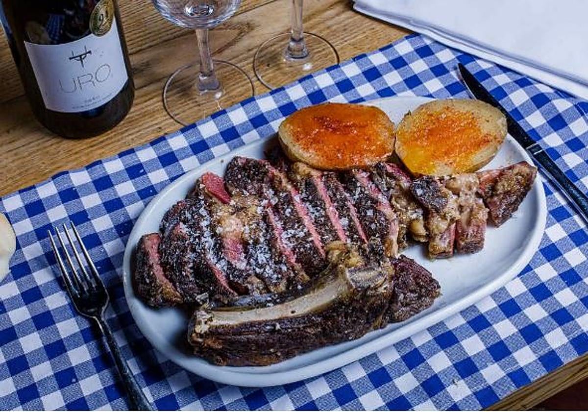 Imagen principal - Carne de Vinotinto, Steak tartar de Melêl y croquetas de Martina y Soda.