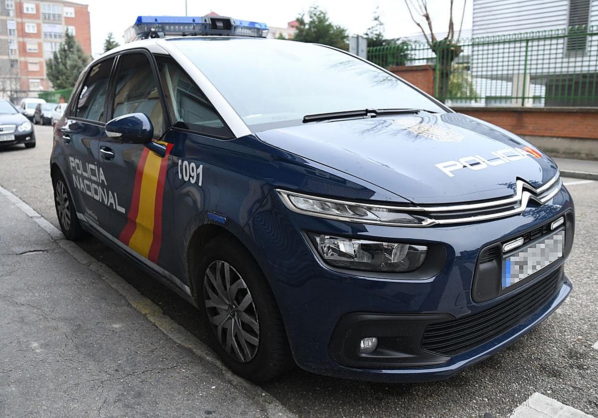 Imagen de archivo de un vehículo de la Policía Nacional en Valladolid.