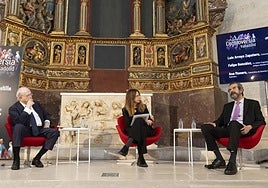 Luis Arroyo, Ana Manero y Felipe González durante el encuentro.