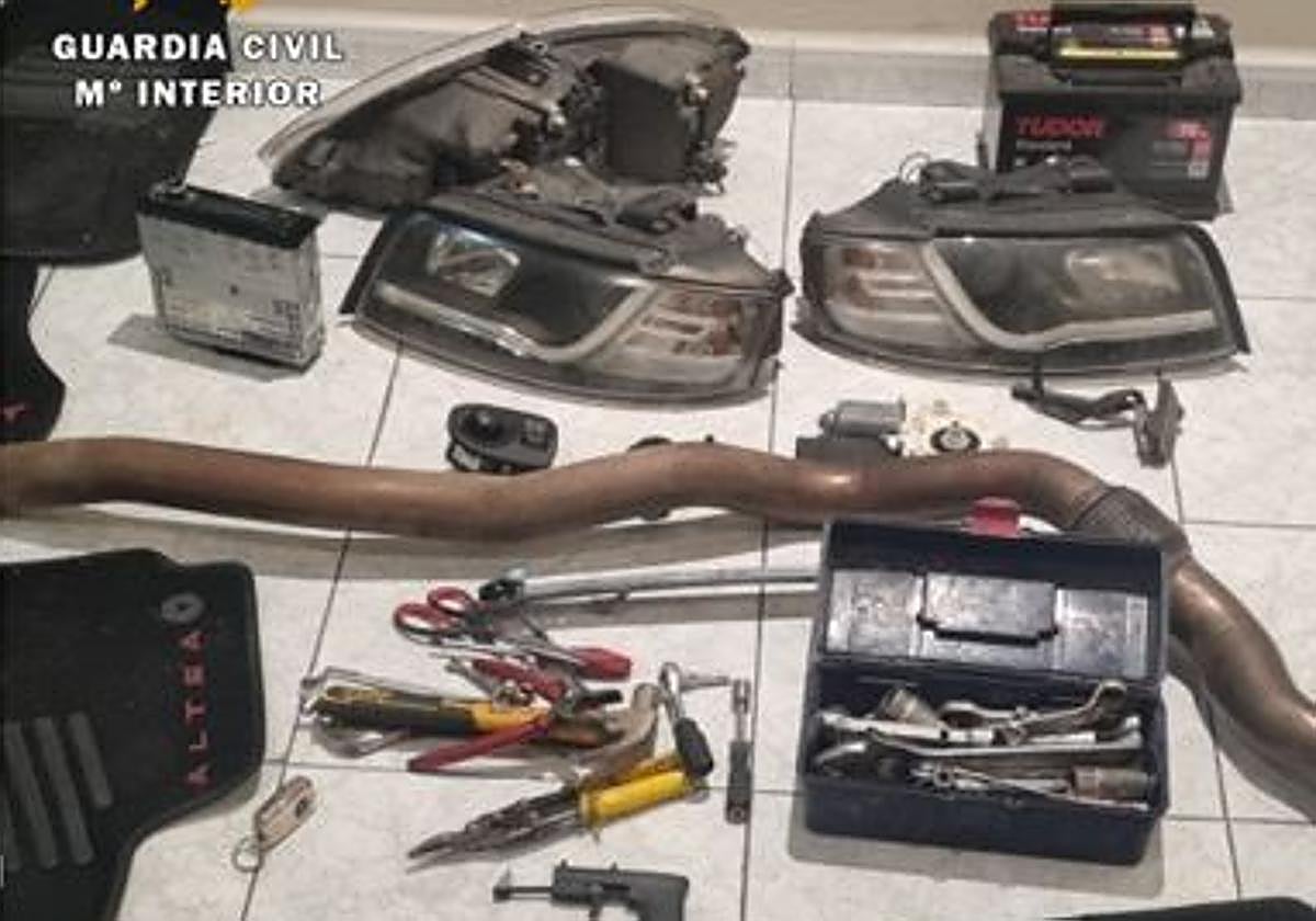 Material intervenido a los detenidos.