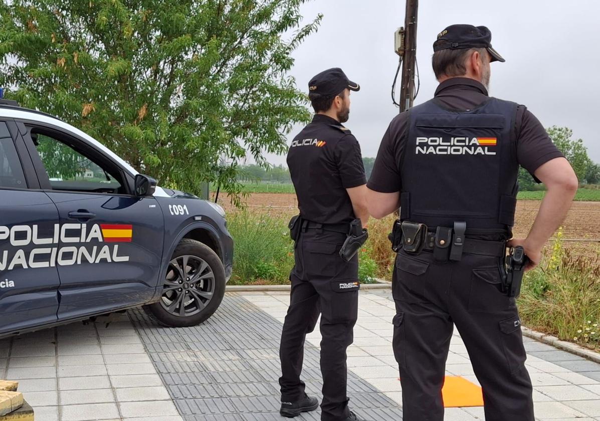 Dos agentes de la Policía Nacional, en una imagen de archivo.