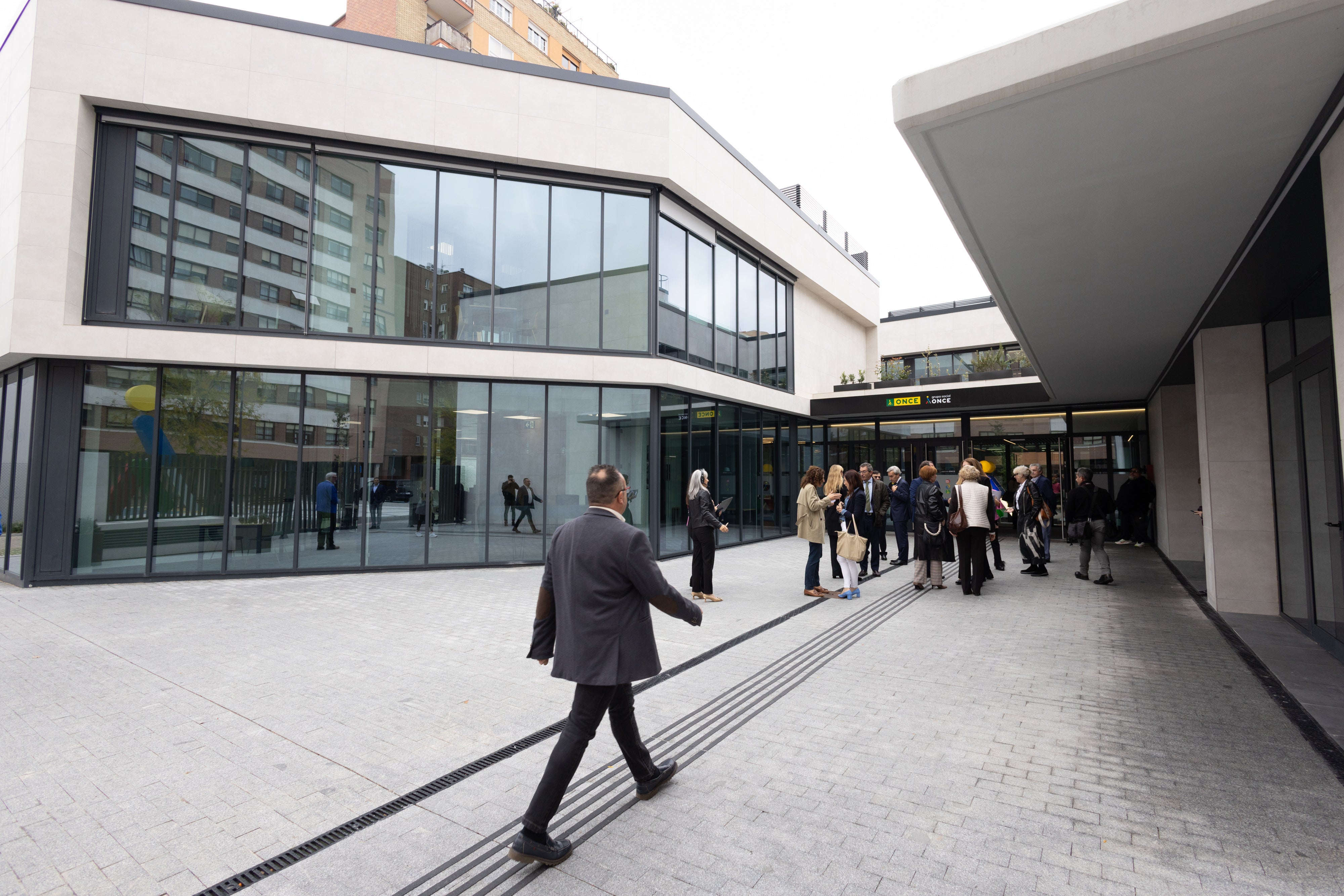 Entrada de la nueva instalación de la ONCE en Valladolid.