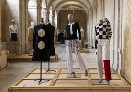 Piezas de la muestra en la segunda planta del claustro del museo.