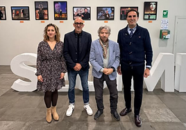 Sergi González (segundo por la izquierda), sustituye a Emiliano Allende (a su lado).