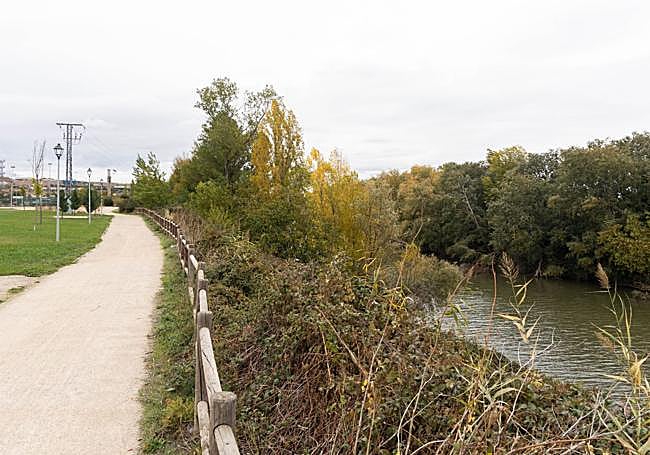 Ubicación elegida para la pasarela que conectará con Arroyo desde la urbanización Santa Ana.