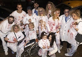 La familia Molpe se disfraza de «enfermos mentales» que acaban de salir de un manicomio