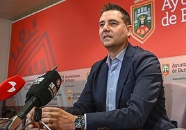 Daniel de la Rosa, en la sala de prensa del Ayuntamiento de Burgos durante su última comparecencia.