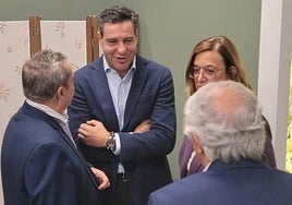 De la Hoz y Armisén conversan con empresarios palentinos.