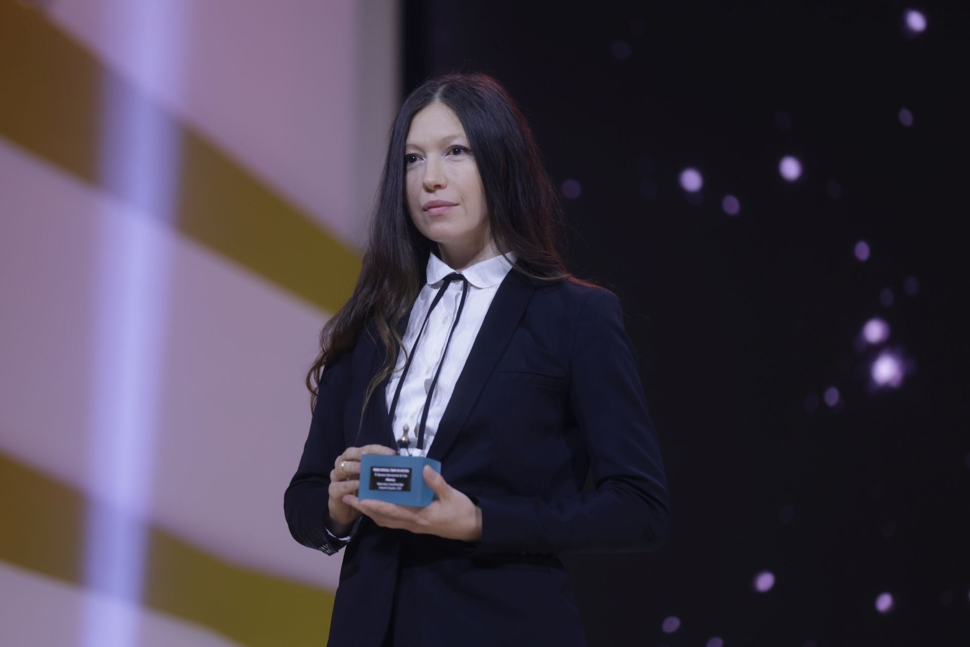 La directora de cine y teatro Vladlena Sandu recoge el Premio Especial por 'Tiempo de Historia'.