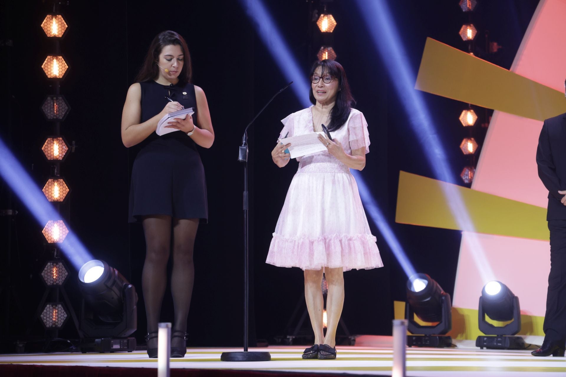 La actriz Norma Canda recoje el Gran Premio Alquimias por su actuación en la película 'Bulakna'.